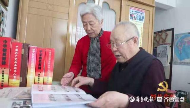 83岁老党员用跨越半个世纪的收藏为党献礼