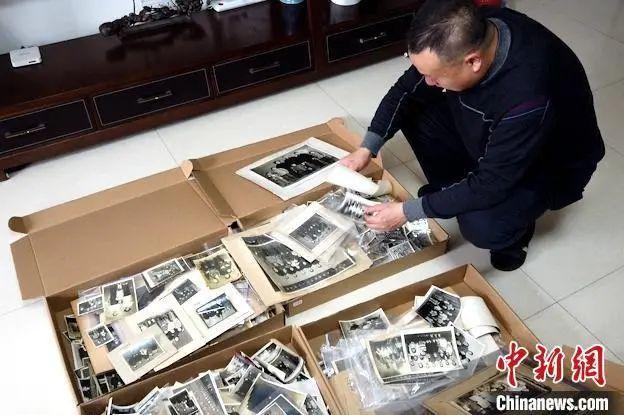 这个爱好有点暖！男子收藏近五千张全家福照片，跨越了上百年历史